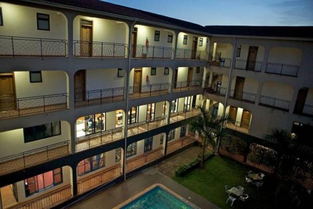 Ivys Hotel Kampala Buitenkant foto